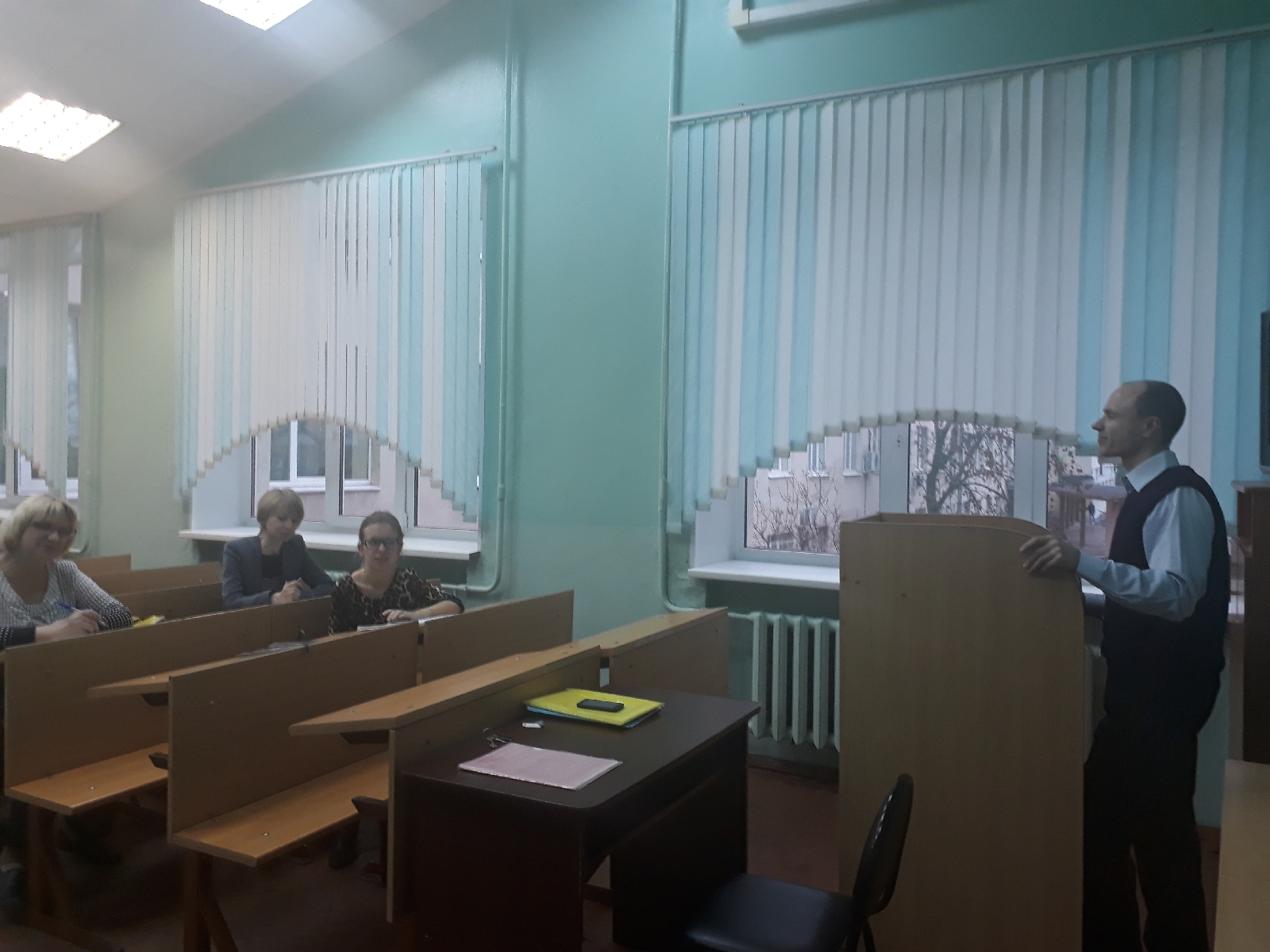 24 ноября 2017 года доцент кафедры «Всеобщая история и обществознание» Ульянов Антон Евгеньевич принял участие в работе курсов по повышению квалификации учителей истории и обществознания города Пензы.